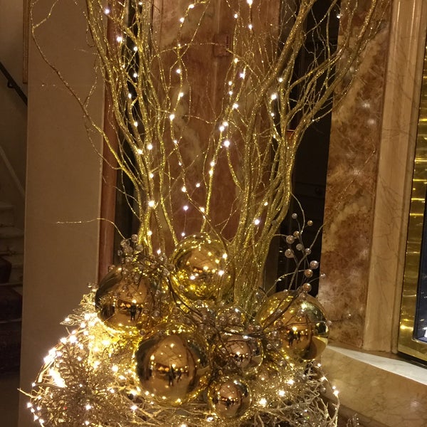Photo taken at Hôtel Westminster by Gamze D. on 12/16/2018
