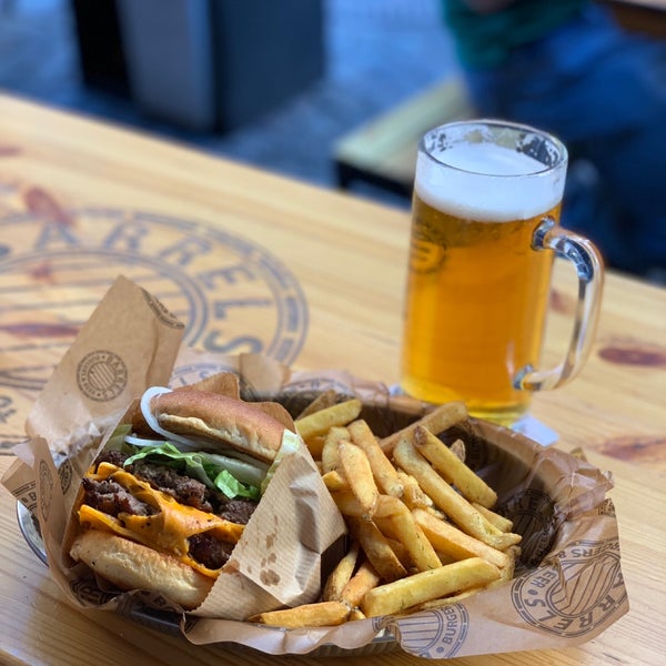 Foto diambil di Barrels Burgers &amp; Beer oleh Emre pada 7/22/2019