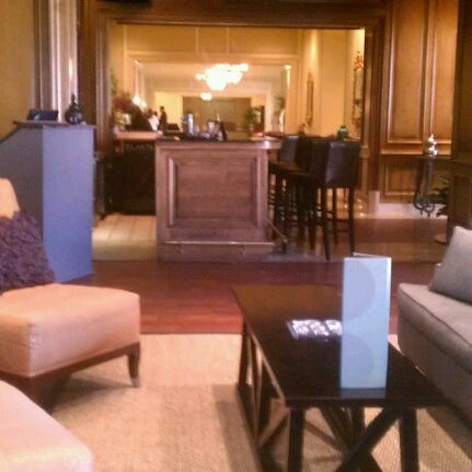 Foto diambil di Renaissance Charleston Historic District Hotel oleh Megann A. pada 11/5/2012