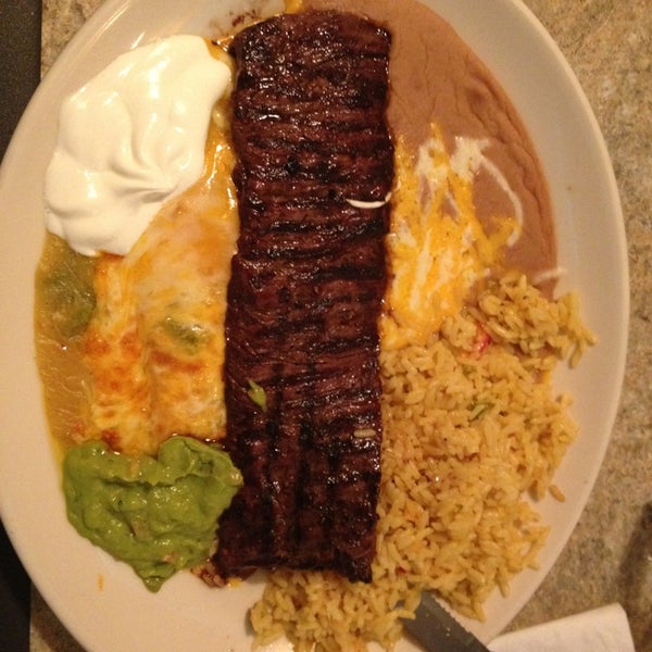 Foto scattata a La Bamba Mexican &amp; Spanish Restaurant da Raquel D. il 6/16/2013