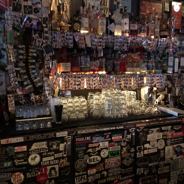 11/22/2019 tarihinde Hernan J.ziyaretçi tarafından Bender&#39;s Bar &amp; Grill'de çekilen fotoğraf