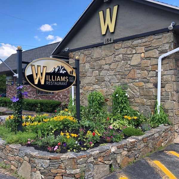 Das Foto wurde bei Williams Restaurant von Williams Restaurant am 3/7/2019 aufgenommen