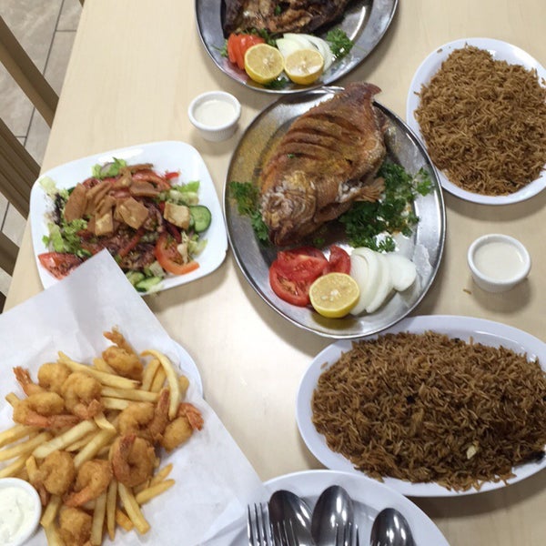 รูปภาพถ่ายที่ Nahrain Fish &amp; Chicken Grill โดย F เมื่อ 11/19/2016