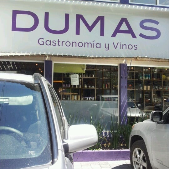 รูปภาพถ่ายที่ Dumás Gastronomía y Vino โดย Fabiola L. เมื่อ 10/3/2012