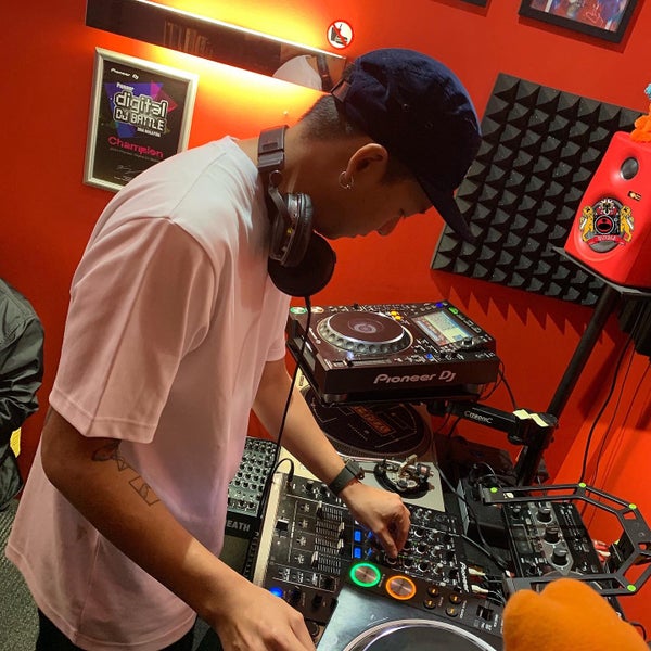 Диджей экшен 2. Диджей экшен 2. Школа диджеинга. Dj academy. Диджей школьник.