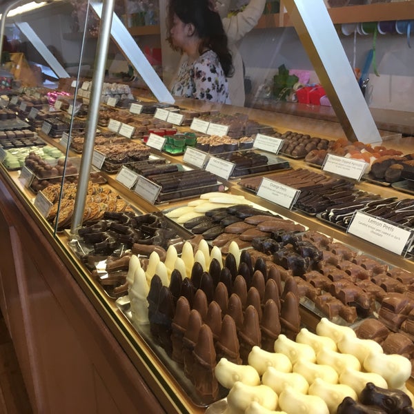 Photos at Teuscher Chocolates of Switzerland Candy Store in San Francisco(09)