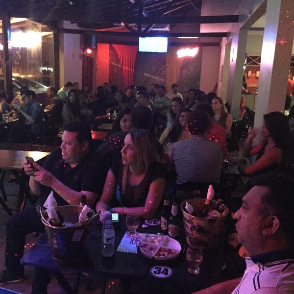 รูปภาพถ่ายที่ Latitude Zero Bar e Restaurante โดย Bruno M. เมื่อ 8/15/2015