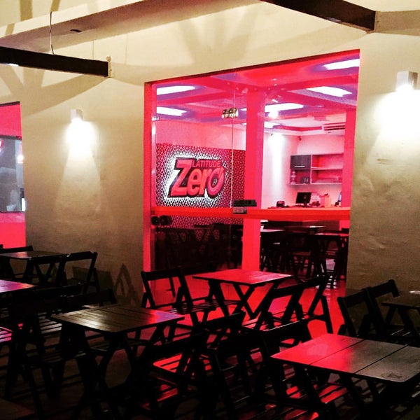 Foto diambil di Latitude Zero Bar e Restaurante oleh Bruno M. pada 10/15/2015