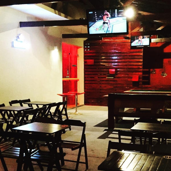 รูปภาพถ่ายที่ Latitude Zero Bar e Restaurante โดย Bruno M. เมื่อ 10/15/2015