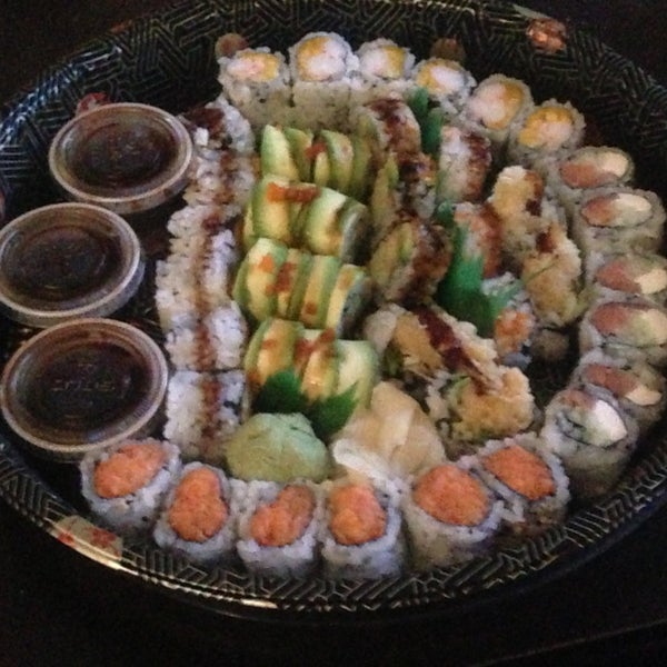 รูปภาพถ่ายที่ Aji Sushi House โดย Jenna M. เมื่อ 4/16/2013