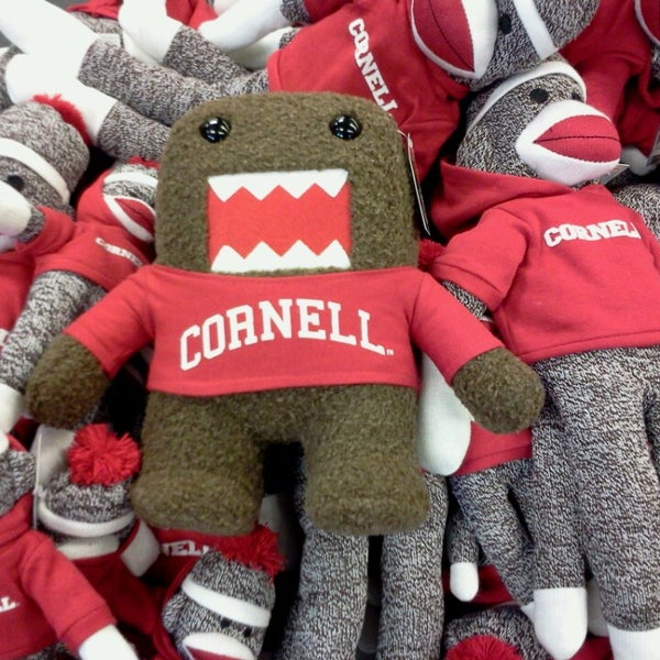 Das Foto wurde bei The Cornell Store von Margie W. am 7/17/2013 aufgenommen