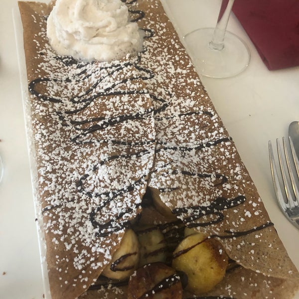 Photo taken at Delice &amp; Sarrasin by Mariana D. on 9/11/2019