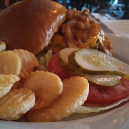 รูปภาพถ่ายที่ Bar Harbor Grill โดย Piper เมื่อ 5/22/2013