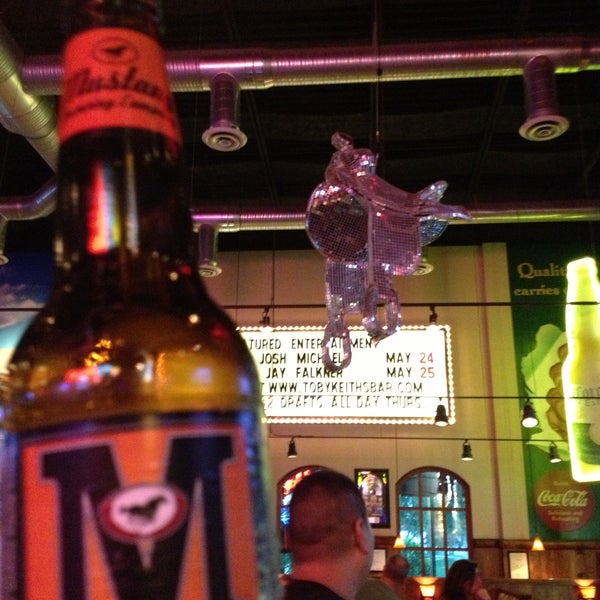 5/23/2013 tarihinde Brooke D.ziyaretçi tarafından Toby Keith&#39;s I Love This Bar and Grill'de çekilen fotoğraf