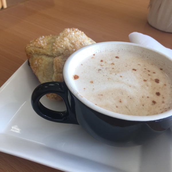 Photo taken at Ma Boulangerie by Beth S. on 3/24/2018