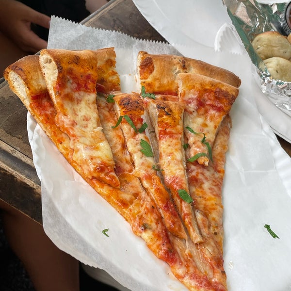 Photo taken at Vinnie&#39;s Pizzeria by Globetrottergirls D. on 7/9/2021