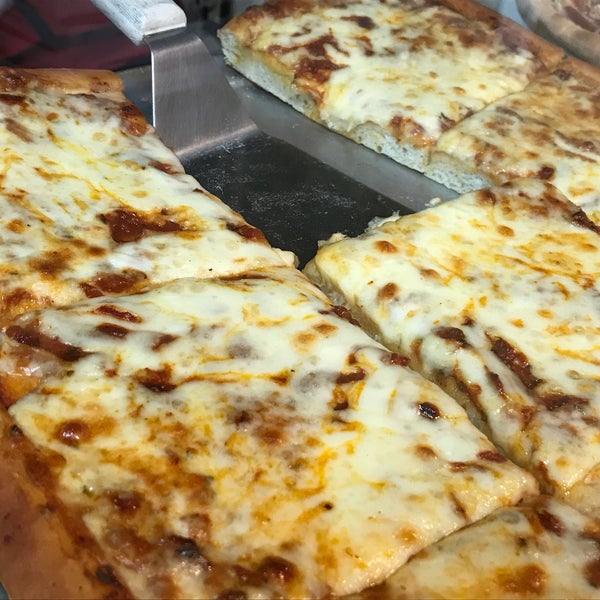 Das Foto wurde bei Vinnie&#39;s Pizzeria von Globetrottergirls D. am 1/15/2019 aufgenommen