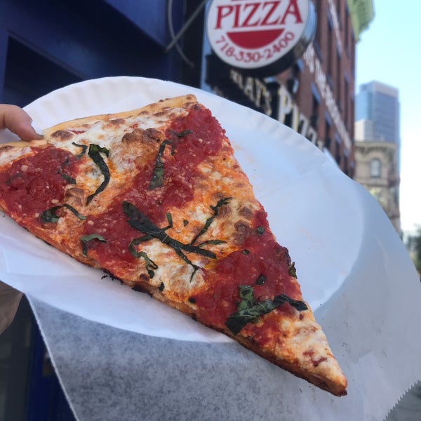 Foto scattata a Not Ray&#39;s Pizza da Globetrottergirls D. il 4/23/2019
