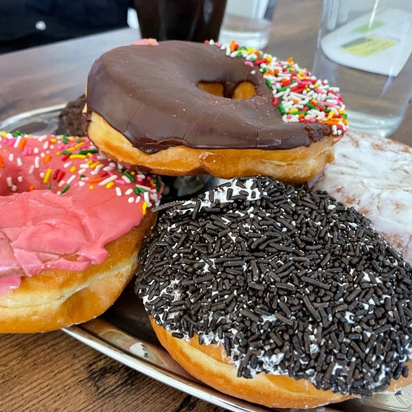 Photo taken at Peter Pan Donut &amp; Pastry Shop by Globetrottergirls D. on 3/5/2021
