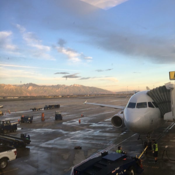 6/14/2016 tarihinde Charles S.ziyaretçi tarafından Salt Lake City Uluslararası Havalimanı (SLC)'de çekilen fotoğraf