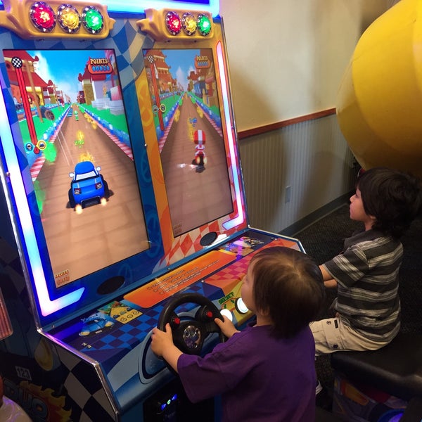 Chuck E. Cheese Bellevue'de Gösteri Merkezi