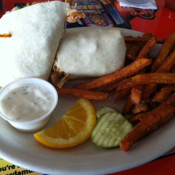 Had the Buffalo Chicken wrap. One of the best I've had in a long time!