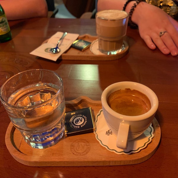 Foto tirada no(a) Kahve Durağı Fatih por Sveta G. em 6/16/2019