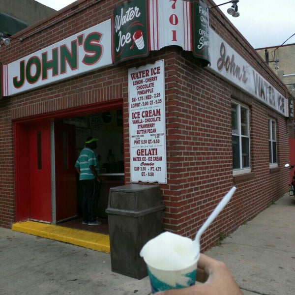Highly recommended water ice shop. This is a classic once that is very well-known. Very soft water ice, too. Cash only.