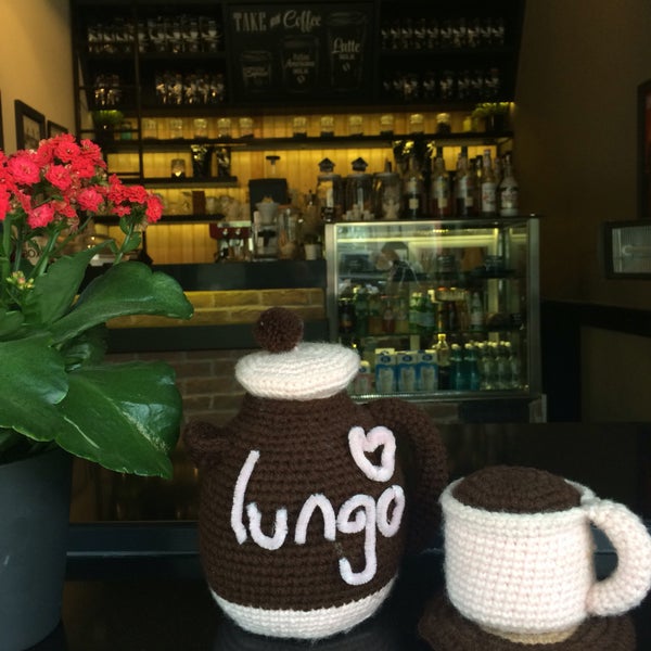Das Foto wurde bei Lungo Espresso Bar von Simin Ö. am 4/19/2016 aufgenommen