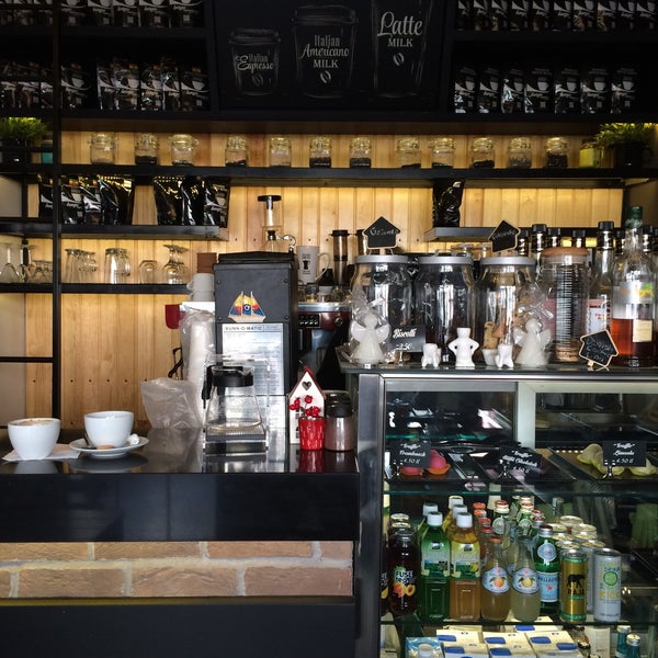 Foto tirada no(a) Lungo Espresso Bar por Simin Ö. em 2/23/2016