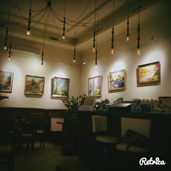 Photo prise au Voto art-cafe par Masha G. le10/29/2015
