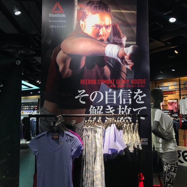 Photos At Reebok Fithub Roppongi Hills Now Closed Sporting Goods Shop In 港区