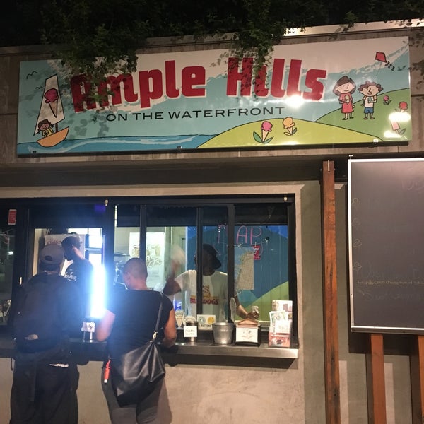 รูปภาพถ่ายที่ Ample Hills Creamery โดย Takuo U. เมื่อ 6/21/2017