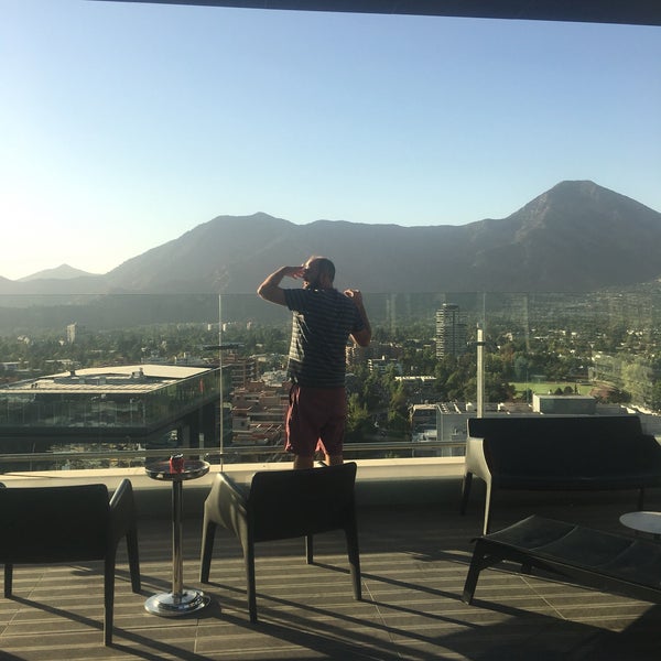 Foto diambil di Courtyard by Marriott Santiago Las Condes oleh Takuo U. pada 3/16/2018