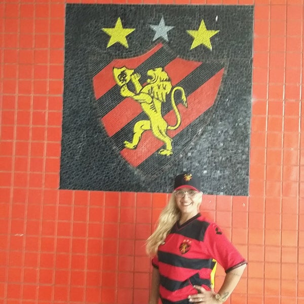 Photo taken at Estádio Adelmar da Costa Carvalho (Ilha do Retiro) by Ana Maria B. on 7/30/2016