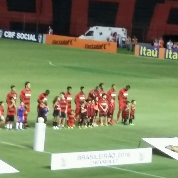 Photo taken at Estádio Adelmar da Costa Carvalho (Ilha do Retiro) by Ana Maria B. on 7/30/2016