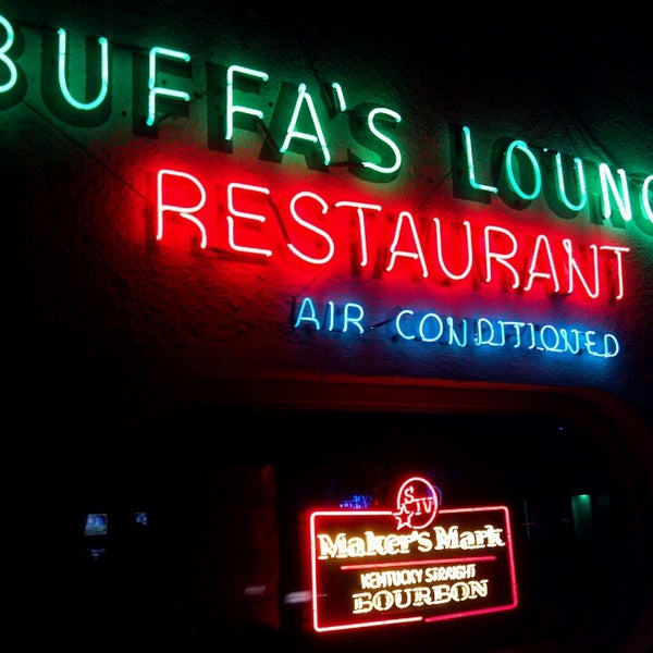 Снимок сделан в Buffa&#39;s Lounge пользователем Anthony B. 6/30/2013