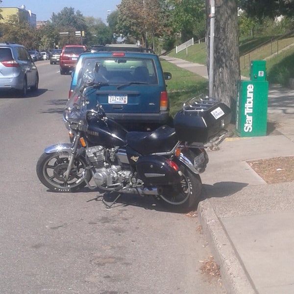 I love th "Motorcycle  Only" parking and the open-air seating !!!
