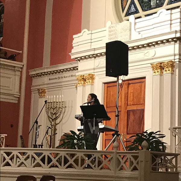 Foto tomada en Sixth &amp; I Historic Synagogue  por Brooke H. el 1/17/2017