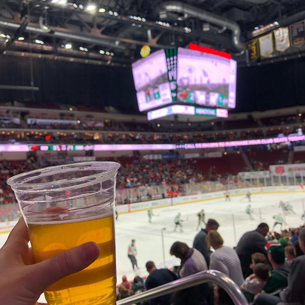 รูปภาพถ่ายที่ Wells Fargo Arena โดย Brooke H. เมื่อ 12/31/2019