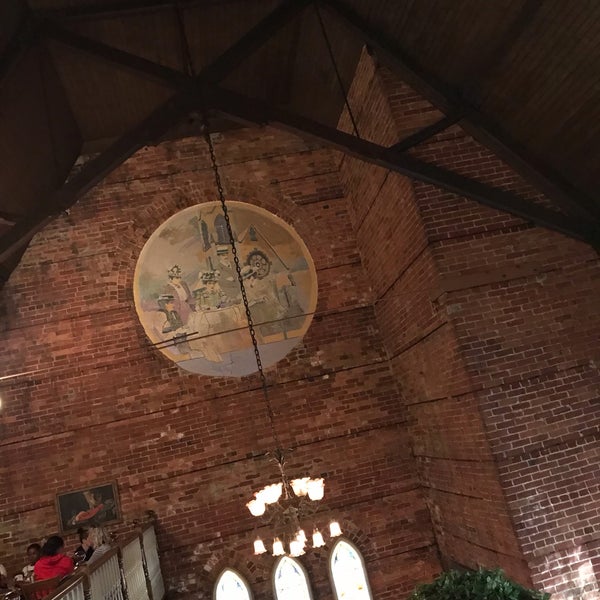 Foto tirada no(a) Freemason Abbey Restaurant por Brooke H. em 10/17/2018