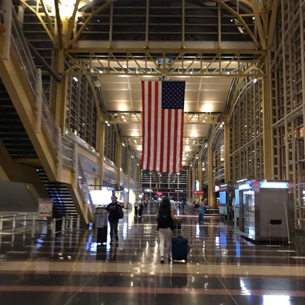 Foto tirada no(a) Ronald Reagan Washington National Airport (DCA) por Brooke H. em 8/2/2019
