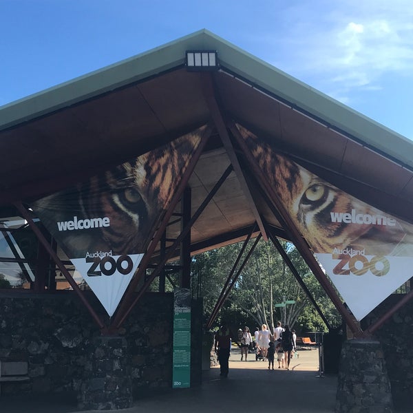 Foto diambil di Auckland Zoo oleh や さ. pada 1/15/2019