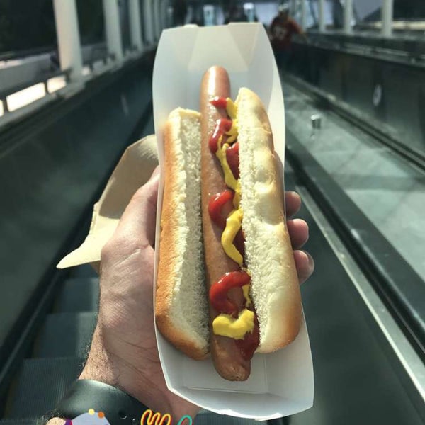 10/31/2018にSAM 🇸🇦🇬🇧がPink&#39;s Hot Dogsで撮った写真