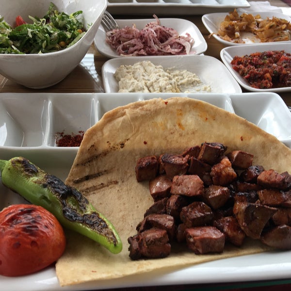 Foto diambil di Mehmet Emin Ciğer &amp; Kebap oleh L&amp;M&amp;Y&amp;A pada 3/6/2017