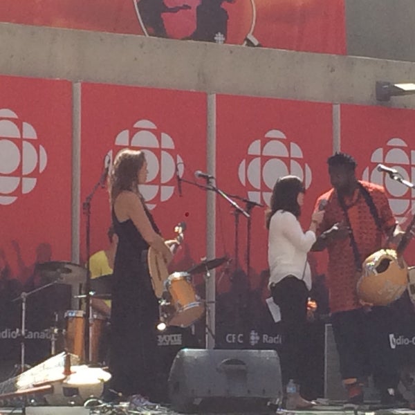 Das Foto wurde bei CBC Vancouver von Anyssa J. am 7/17/2015 aufgenommen