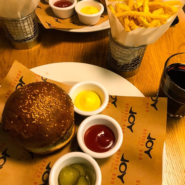 10/27/2018에 Cevdet I.님이 Joy Burger Bar &amp; Grill에서 찍은 사진
