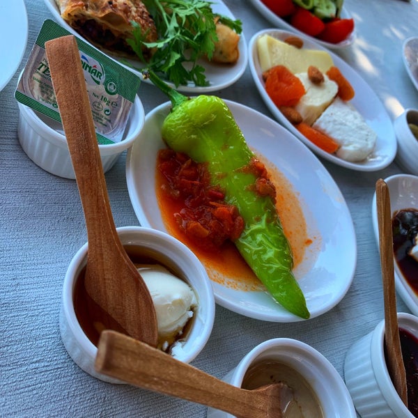 รูปภาพถ่ายที่ Hanımeller Restaurant &amp; Cafe &amp; Bar โดย Pinar U. เมื่อ 7/25/2019