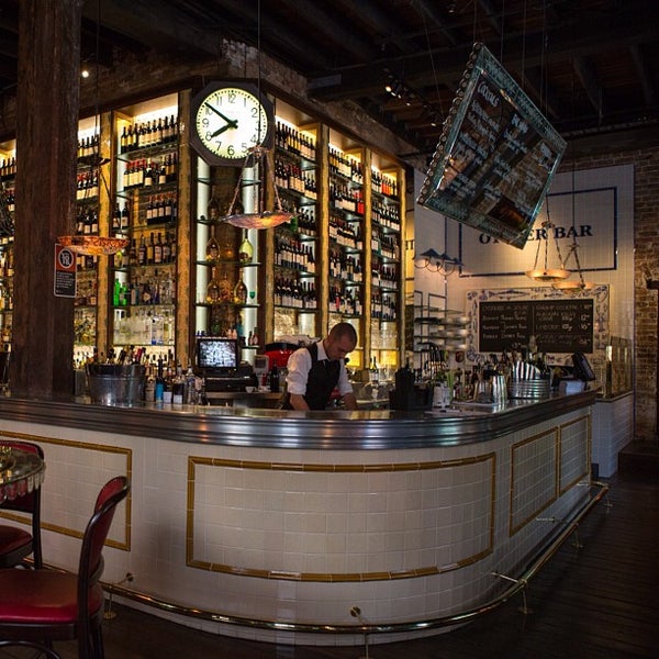 10/10/2012 tarihinde J L.ziyaretçi tarafından Ananas Bar &amp; Brasserie'de çekilen fotoğraf