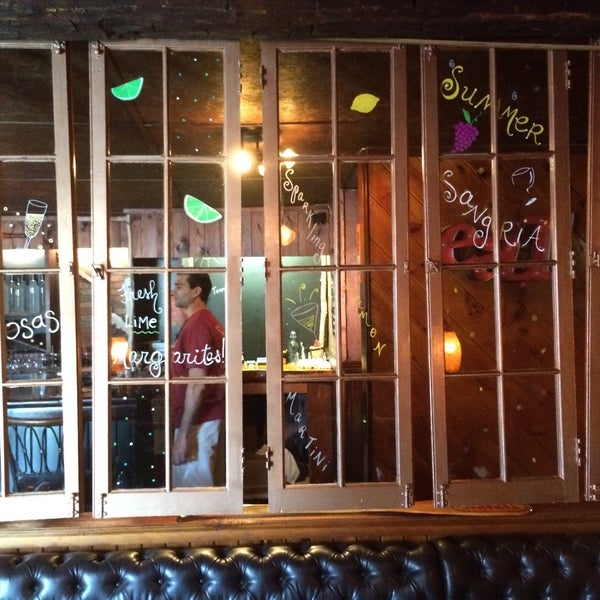 5/9/2015에 Bryan O.님이 The Huddle Kitchen &amp; Bar에서 찍은 사진
